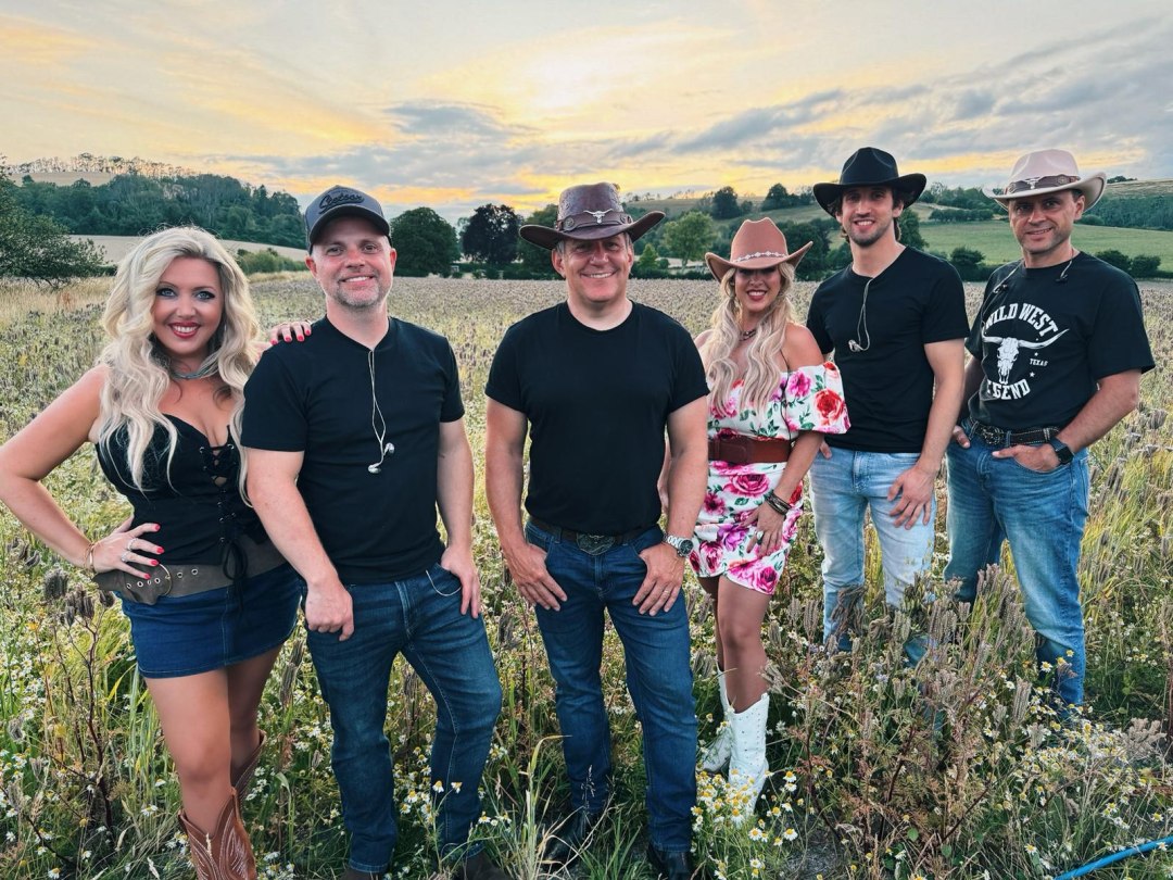 the-wild-ones-country-band-countryside-uk.jpg the-wild-ones-country-band-countryside-uk.jpg