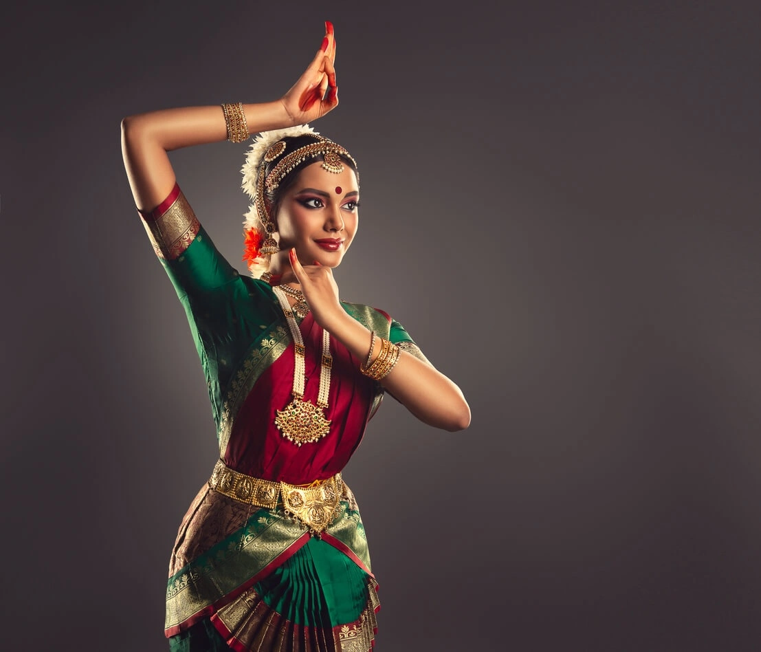 Image of indian women holding a pose of a traditional indian dance