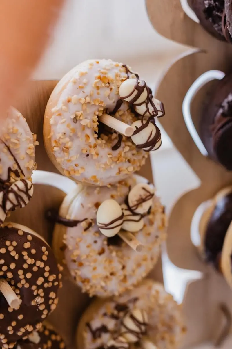 Weddings and donuts might not seem like a natural pairing at first glance, but in fact it’s one of the most popular wedding trends of recent times.