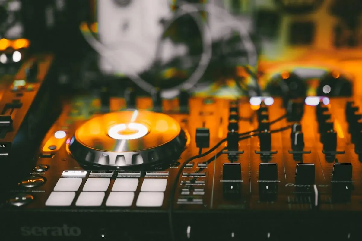 With so many DJs out there, hiring a party or wedding DJ doesn’t have to be tasking.