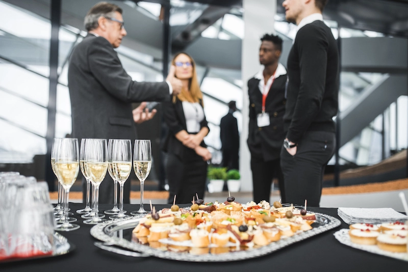 If you’re organising a corporate event, pleasing everyone and finding the appropriate caterer can be difficult and time consuming.